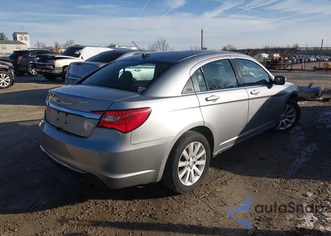 2013 Chrysler 200 Touring z USA, uszkodzony, nr VIN 1C3CCBBB9DN580053